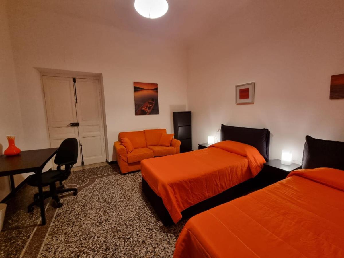 Wow Home 2 - 175 Mq - Posteggio Privato - Davanti Porto Traghetti - Fino A 10 Posti Letto - Balcone Genua Buitenkant foto