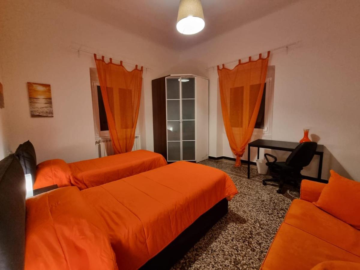 Wow Home 2 - 175 Mq - Posteggio Privato - Davanti Porto Traghetti - Fino A 10 Posti Letto - Balcone Genua Buitenkant foto